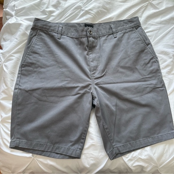 RVCA Gray Flat Front Chino Shorts - Picture 1 of 4